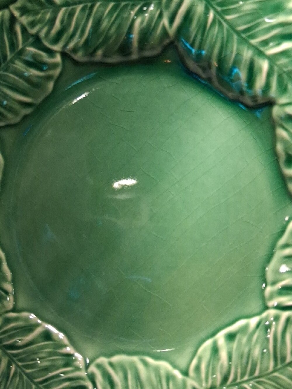 Bordallo Pinheiro Green Ceramic Leaf Border Dinner Plates - Set of 3 - Picture 4 of 6